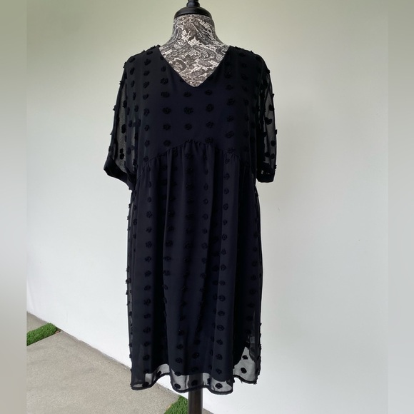 Fun and Comfortable Black Dress - Picture 1 of 5